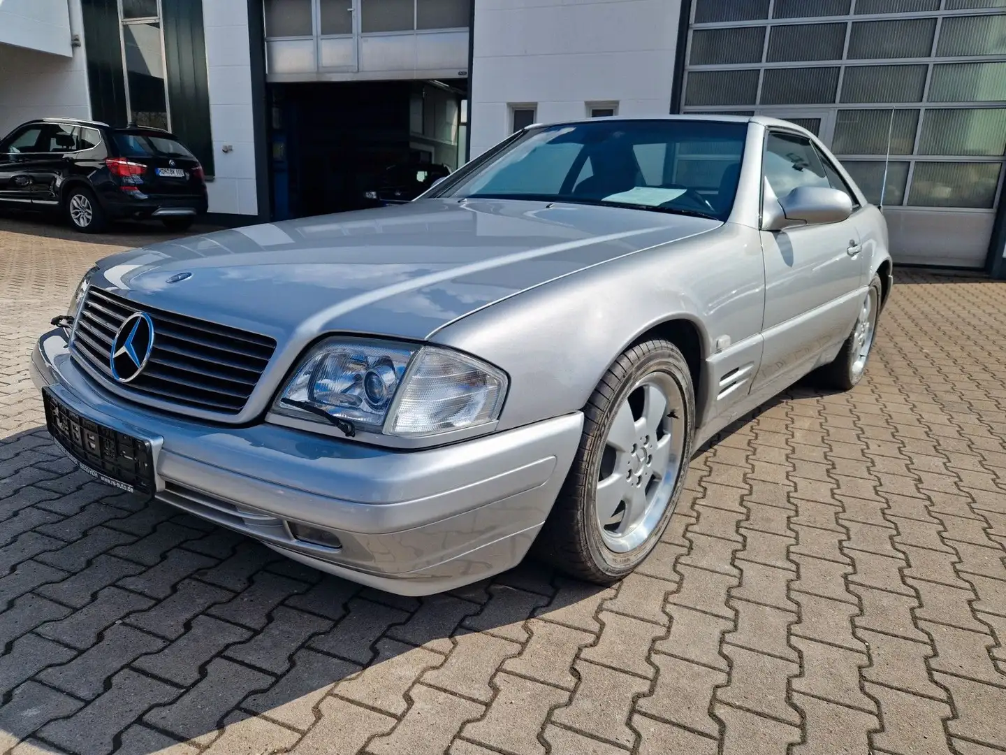 Mercedes-Benz SL 320 Deutsch/2.Hd/Fondsitze/Xenon/SHZ/61'km! Stříbrná - 1