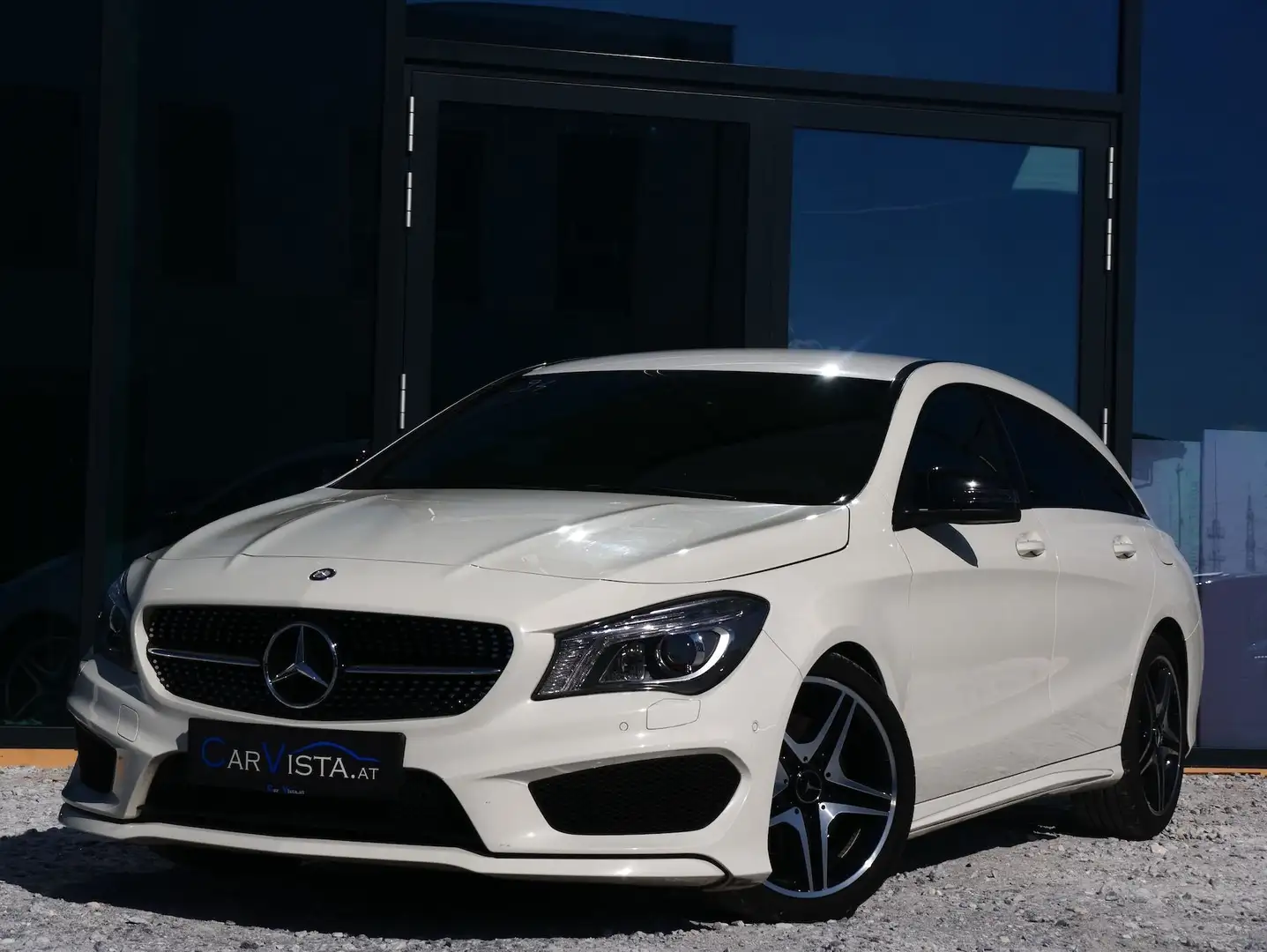 Mercedes-Benz CLA 220 CDI d Shooting Brake AMG Line Weiß - 1