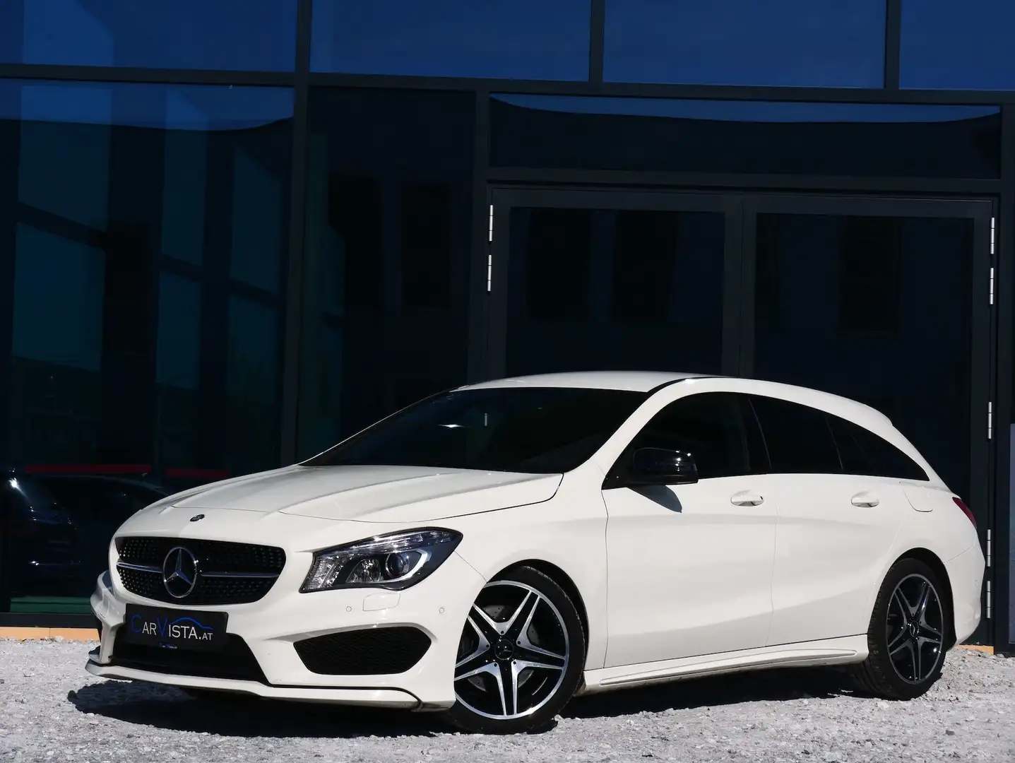 Mercedes-Benz CLA 220 CDI d Shooting Brake AMG Line Weiß - 2