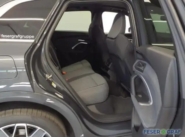 Audi Q5 view 10