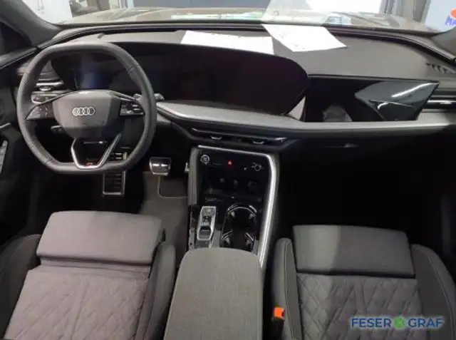 Audi Q5 view 7