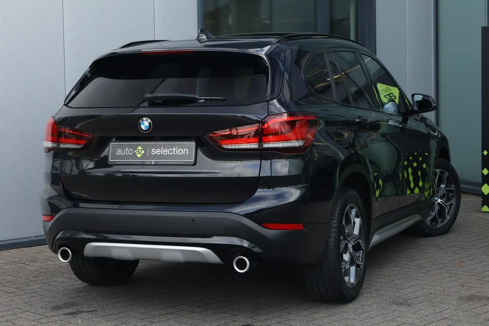 BMW X1 sDrive20i Business Edition Plus / Panorama / Schwarz - 2