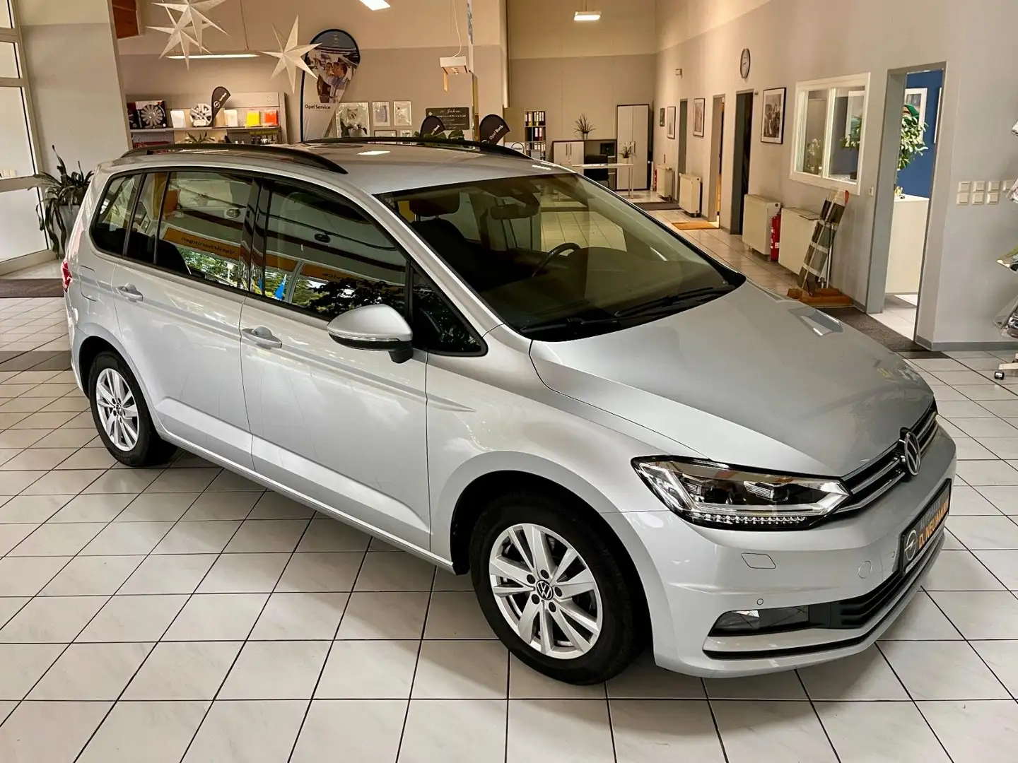 Volkswagen Touran "Comfortline"LED*Kamera*NAVI*Massage*8-fac Argent - 1