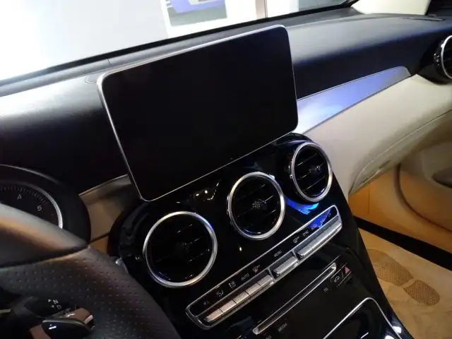 Mercedes-Benz 220 view 5
