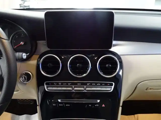 Mercedes-Benz 220 view 6