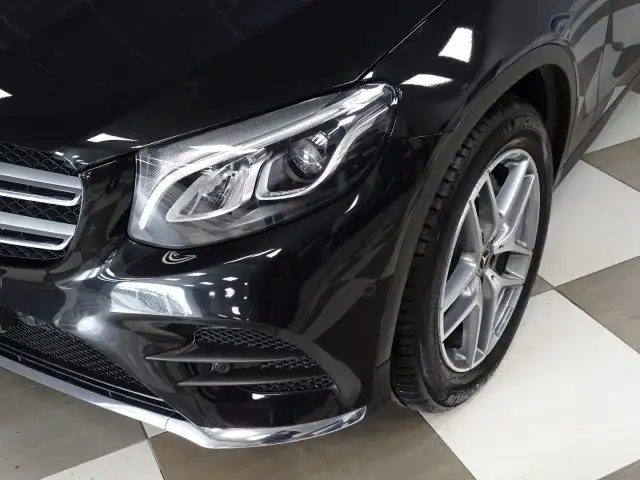Mercedes-Benz 220 view 12