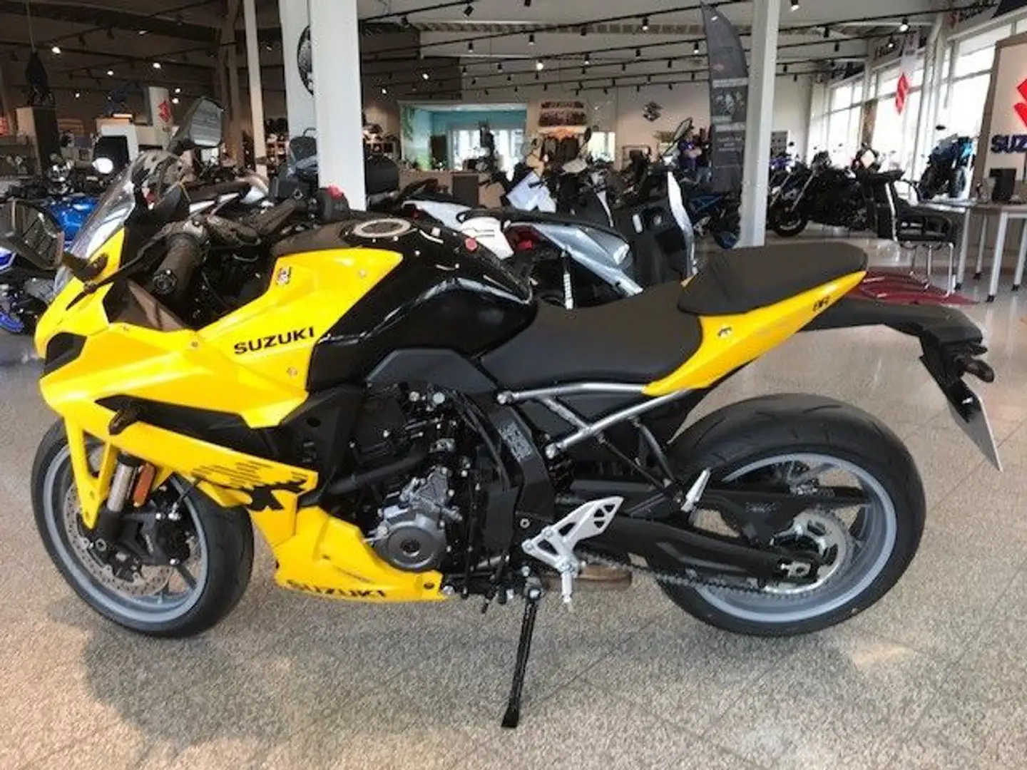Suzuki GSX 8R 2025 Galben - 1