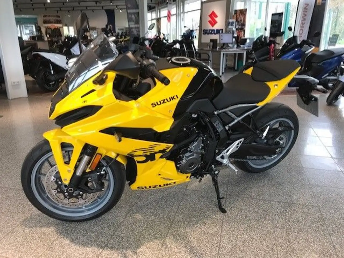 Suzuki GSX 8R 2025 Galben - 2