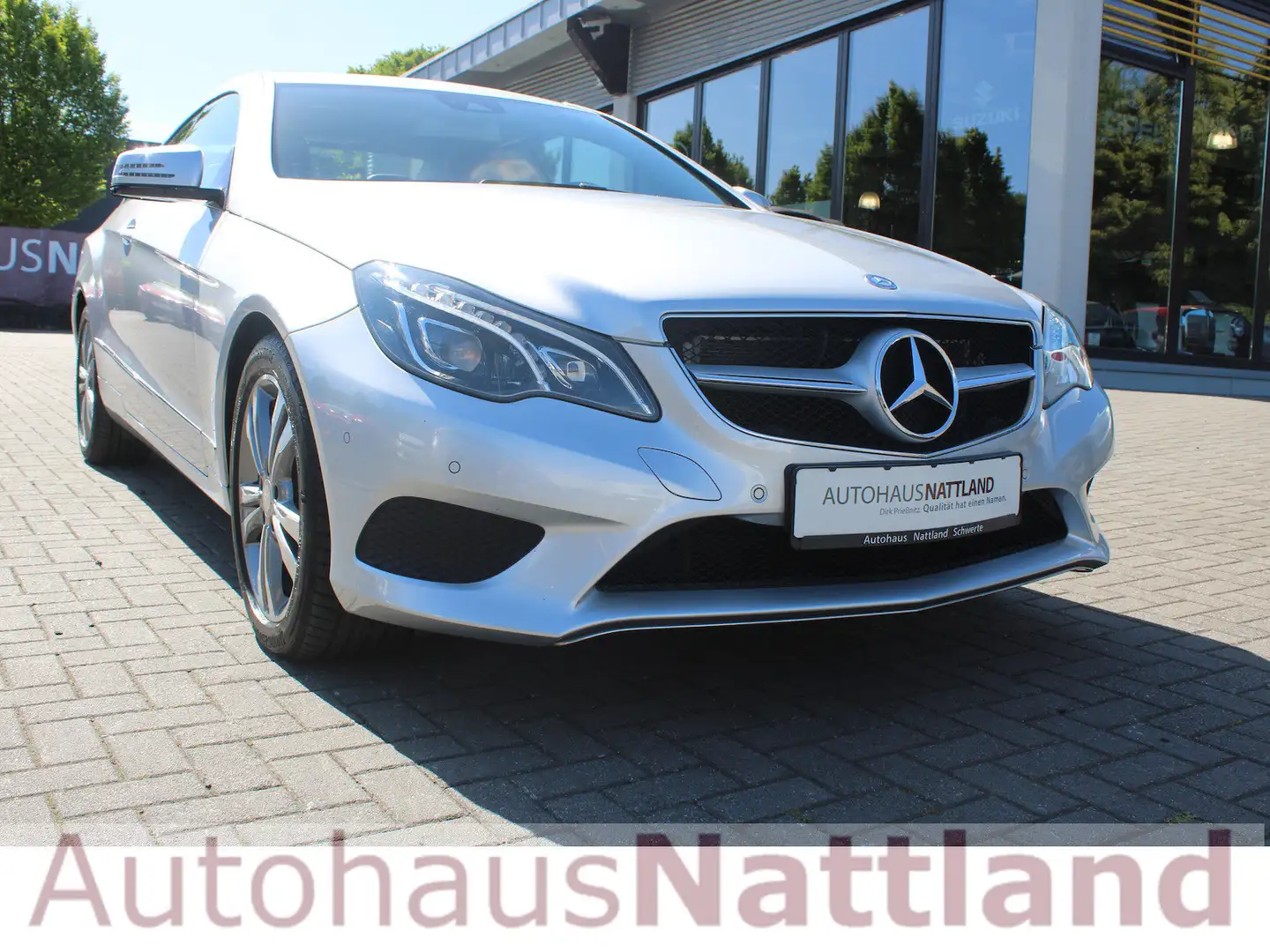 Mercedes-Benz E 400 Coupé Autom. LED Navi Plateado - 2