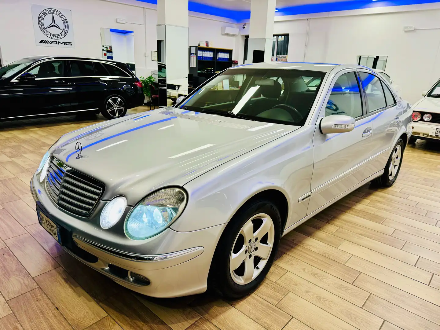 Mercedes-Benz E 220 E 220 cdi Elegance srebrna - 1