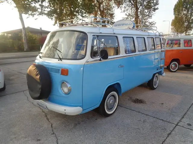 Volkswagen T2 KOMBI BUS 9 POSTI