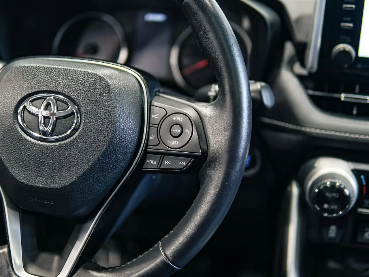 Toyota RAV 4 снимка Toyota RAV 4