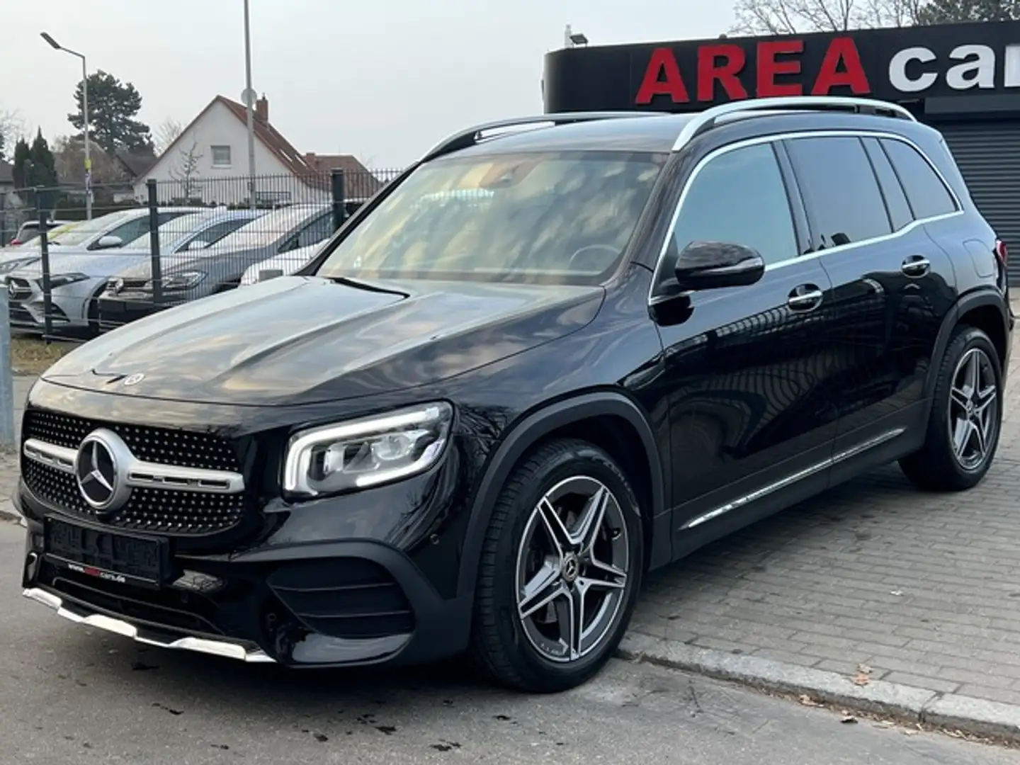 Mercedes-Benz GLB 200 AMG*LED*MBUX*KEYLESS*SPUR*KAM* Zwart - 1
