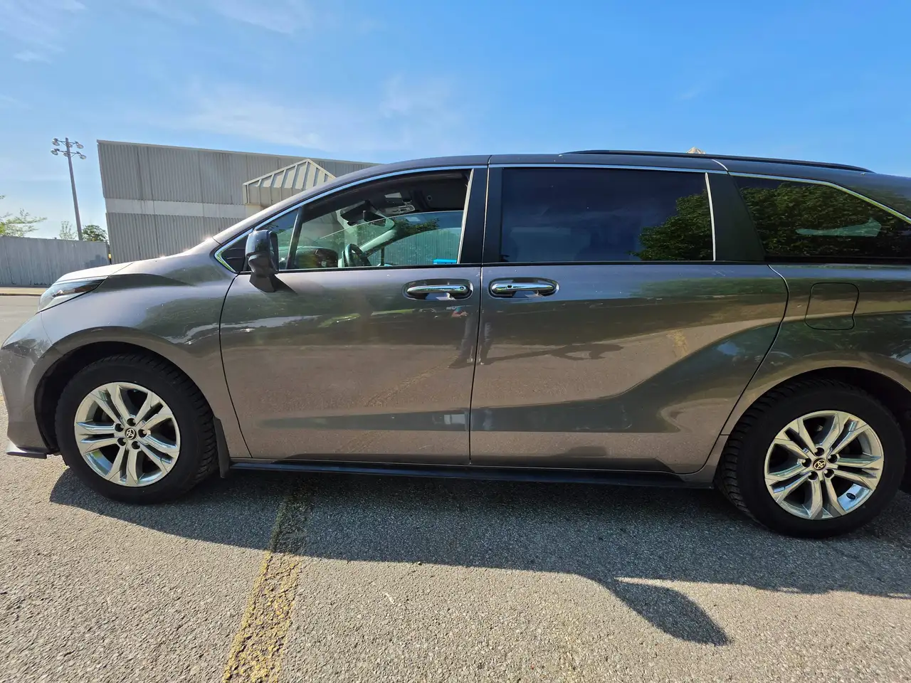 Toyota Sienna снимка Toyota Sienna