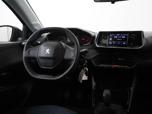 Peugeot 208 view 5