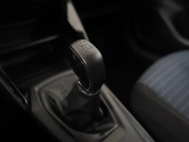 Peugeot 208 view 10