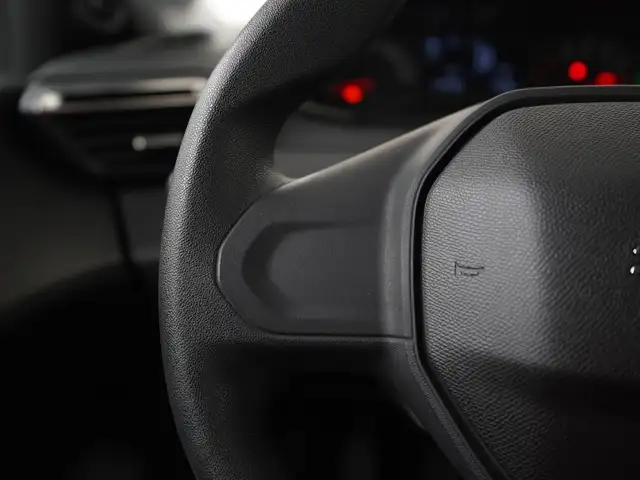 Peugeot 208 view 7