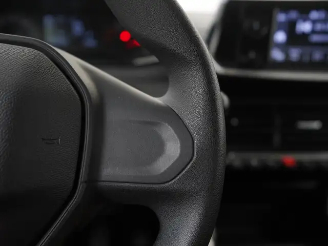 Peugeot 208 view 9
