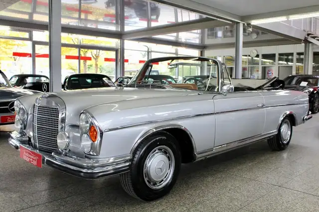 Mercedes-Benz 300 view 3