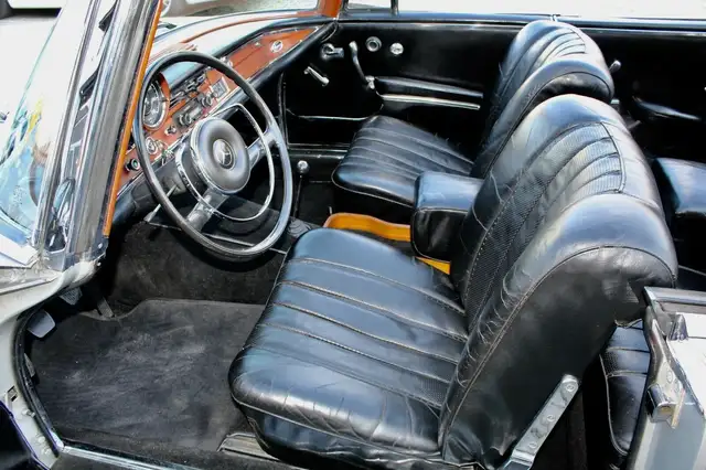 Mercedes-Benz 300 view 9