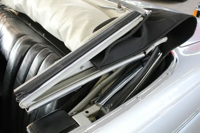 Mercedes-Benz 300 view 12