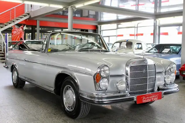 Mercedes-Benz 300 view 2