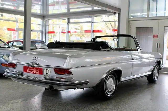 Mercedes-Benz 300 view 4