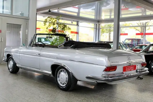 Mercedes-Benz 300 view 5