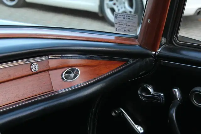 Mercedes-Benz 300 view 15