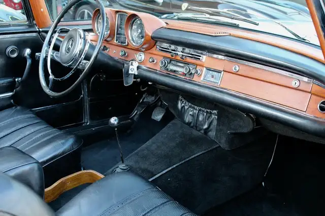 Mercedes-Benz 300 view 14