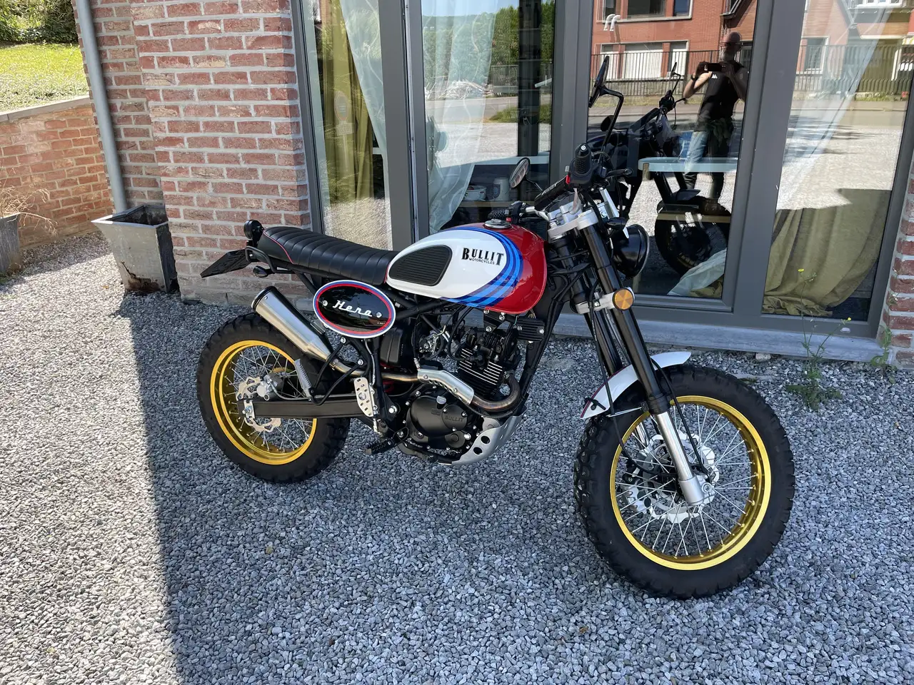 Bullit Hero 125