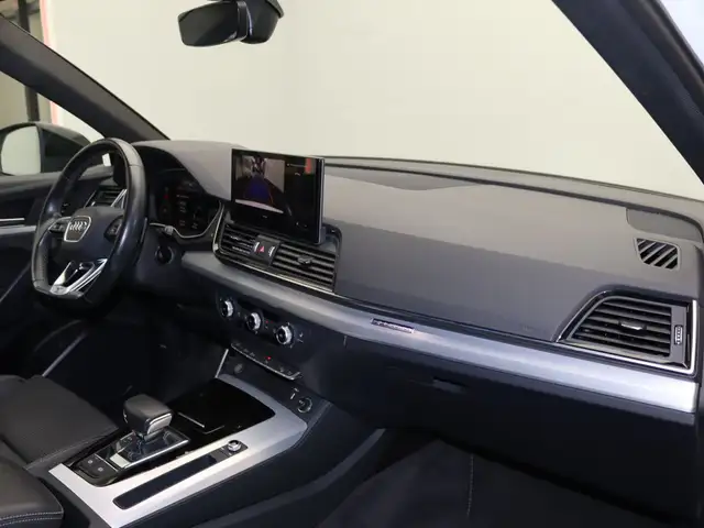 Audi Q5 view 9