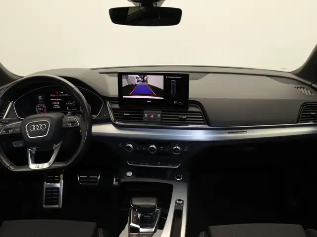 Audi Q5 view 10