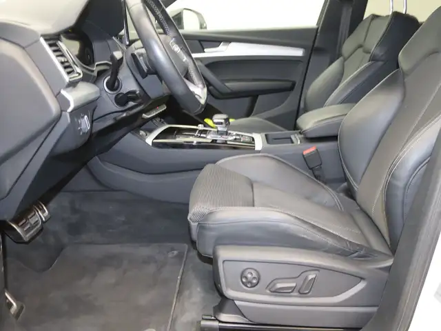 Audi Q5 view 14