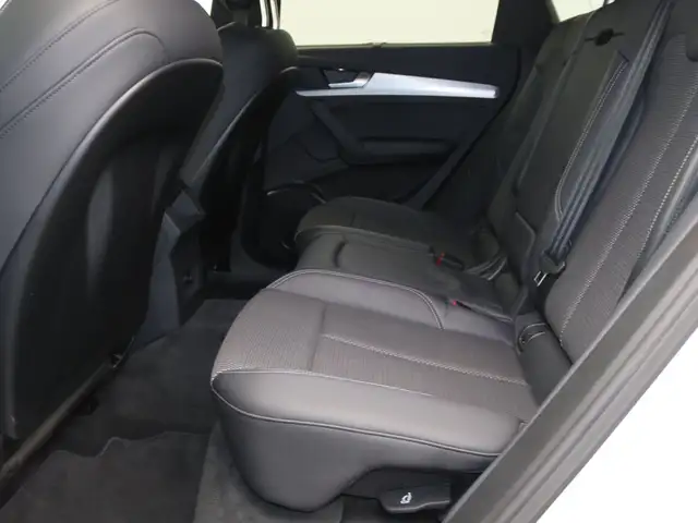 Audi Q5 view 13