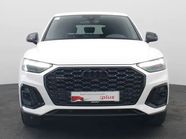 Audi Q5 view 3