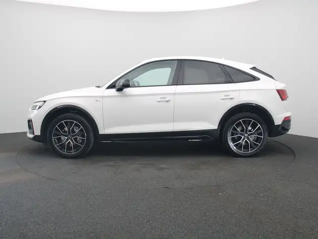 Audi Q5 view 4