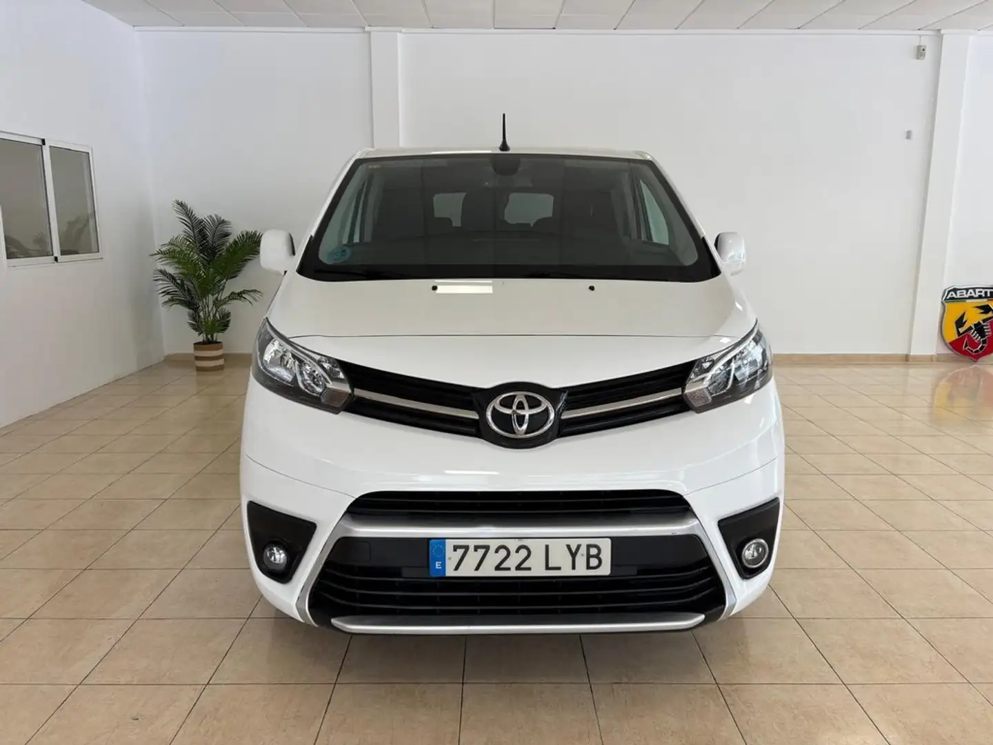 Toyota Proace 1.5D 120CV VX SHUTTLE 2PL 2PT L2 Blanco - 2