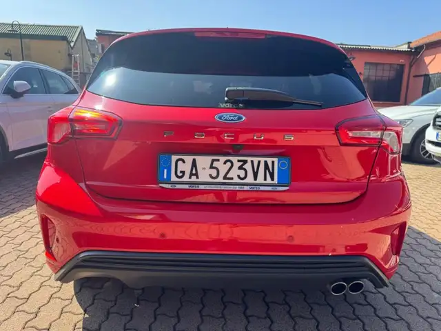 Ford Focus view 3