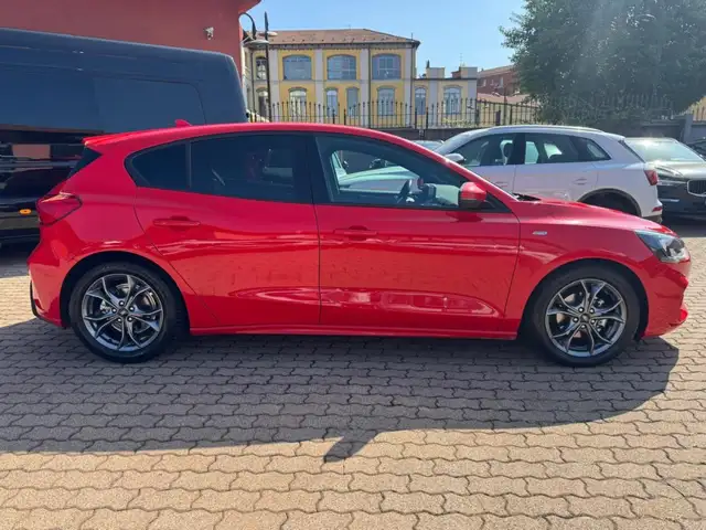 Ford Focus view 5