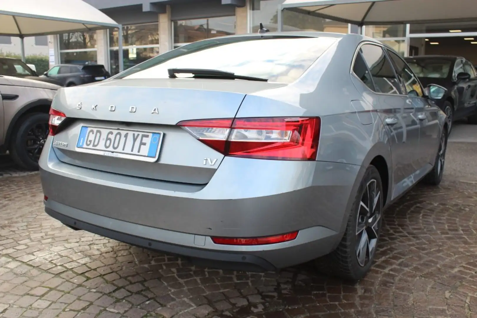 Skoda Superb 1.4 TSI Plug-In Hybrid DSG Executive Grigio - 2