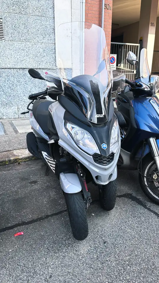 Piaggio MP3 300