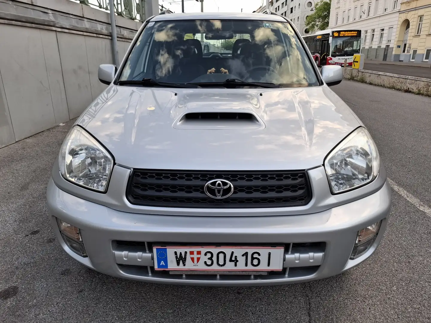 Toyota RAV 4 RAV4 2,0 D-4D 4WD, neues Pickerl + Zahnriemen Silber - 1