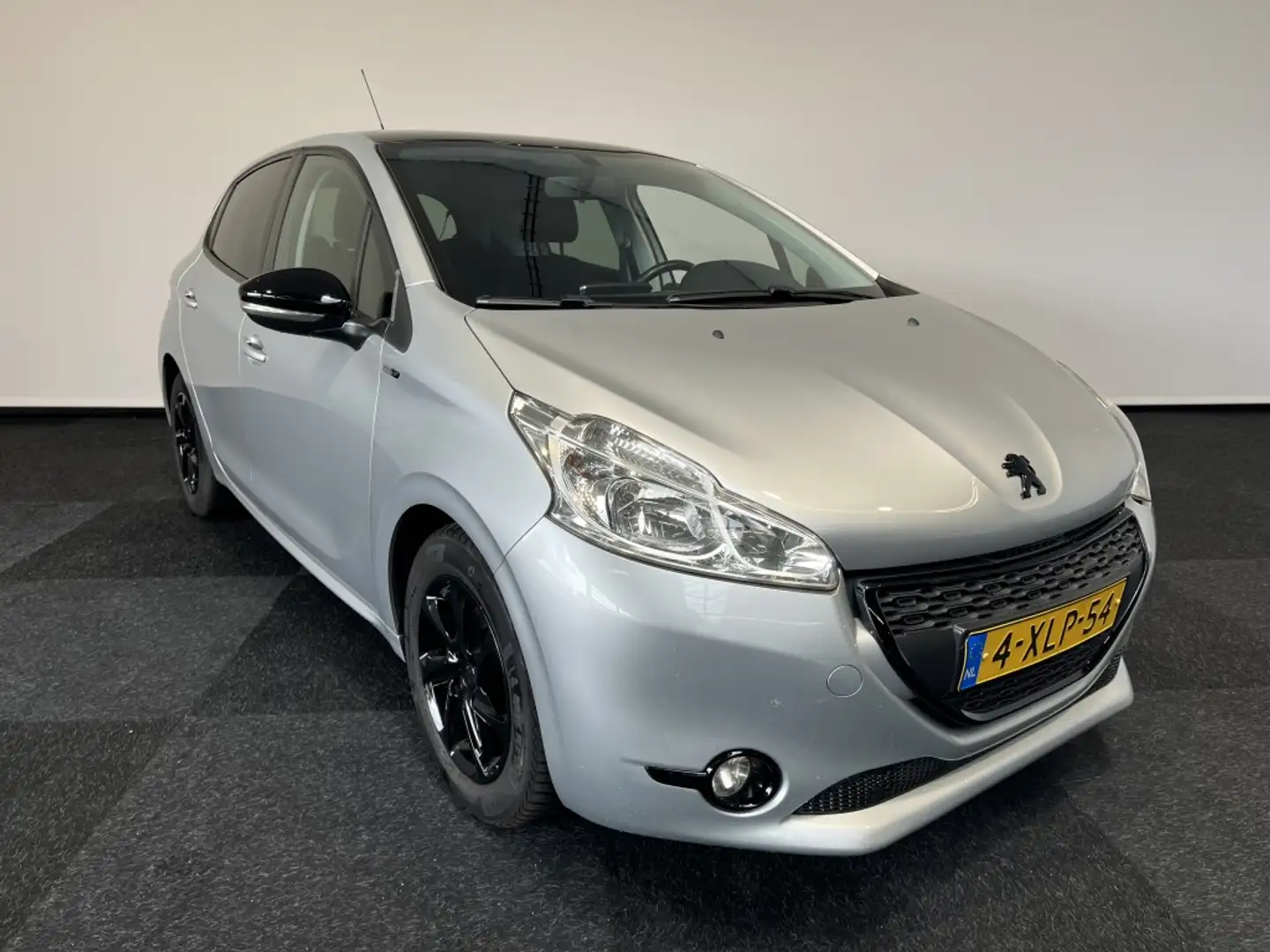 Peugeot 208 1.6 e-HDi Style Grijs - 1