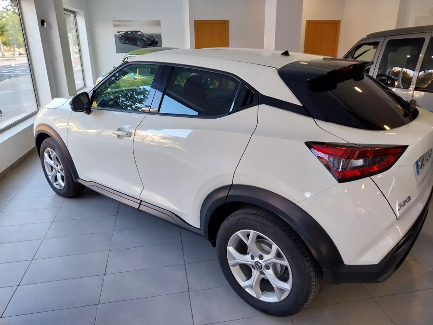 Nissan Juke 1.0 DIG-T Enigma 4x2 114 Blanco - 1