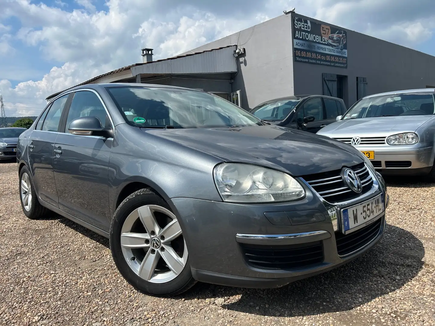 Volkswagen Jetta Confort Gris - 1