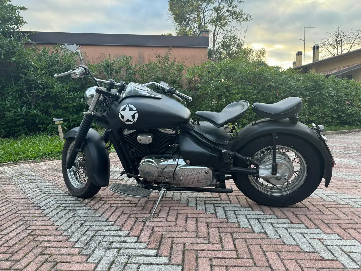 Suzuki VL 800 bobber Černá - 1
