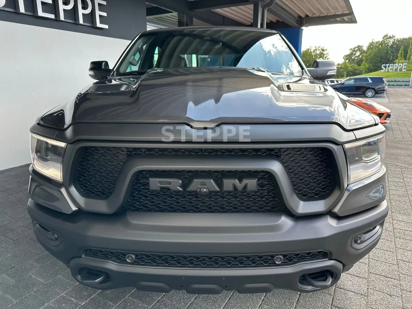 Dodge RAM 1500 REBEL 5,7 LPG NIGHT ACC, Luftfed, 360° Grau - 2