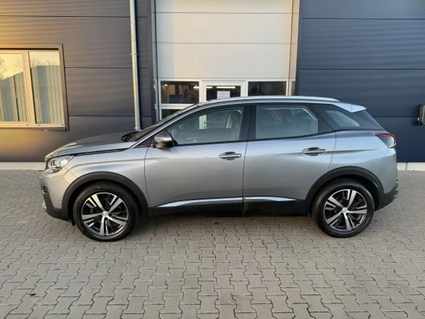 Peugeot 3008 BlueHDi 130 Stop & Start Allure Grau - 2