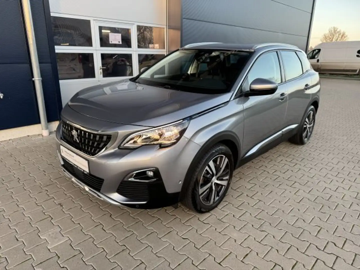 Peugeot 3008 BlueHDi 130 Stop & Start Allure Grau - 1